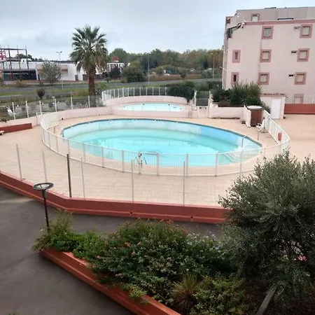Résidence: Piscine Et Lits Superposés Apartment